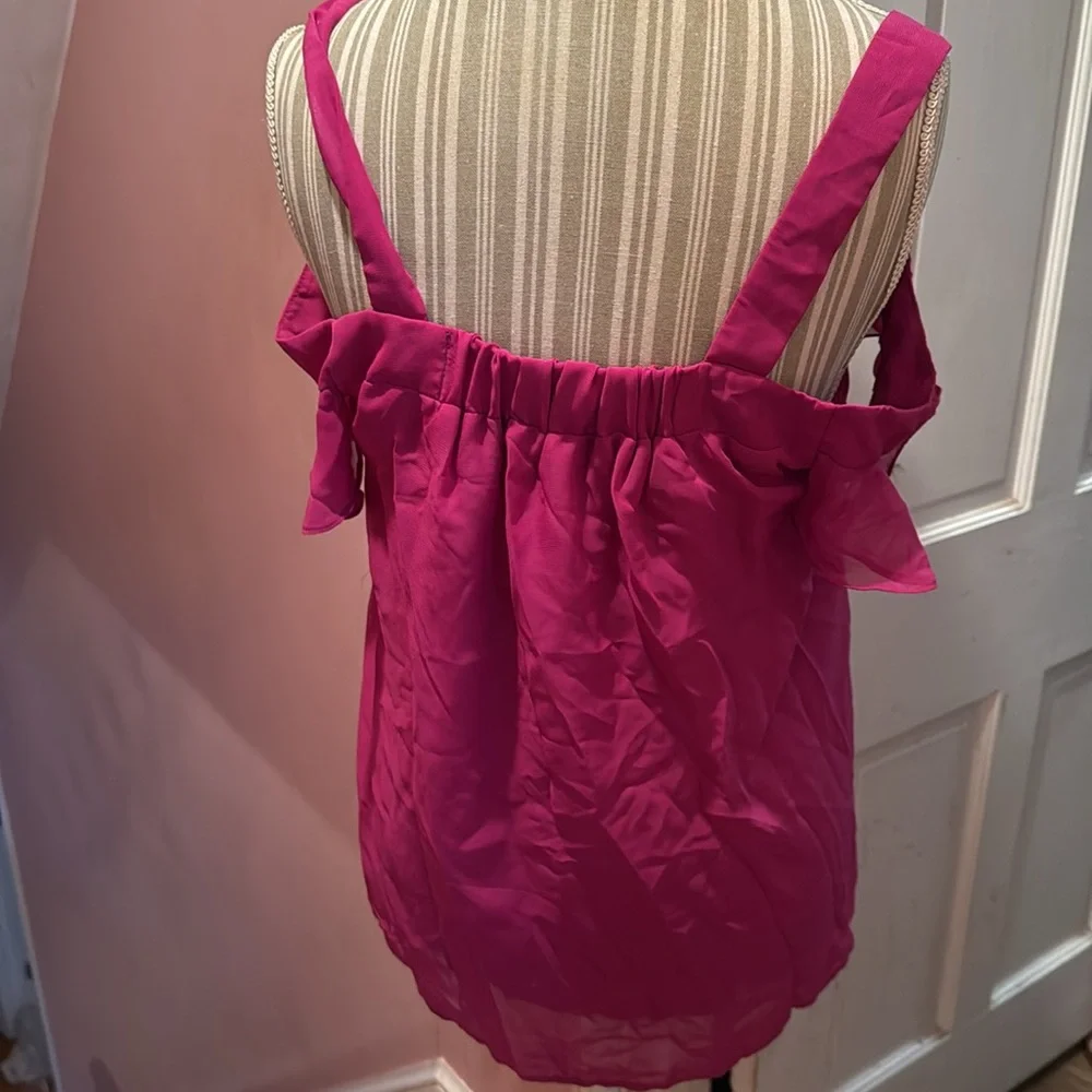 She cold shoulder top - Picture 3 of 7